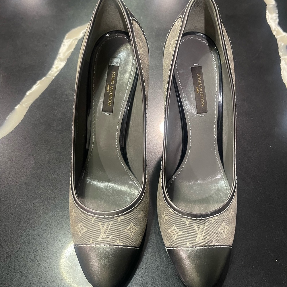 Louis Vuitton’s Canvas Pumps - Picture 3 of 9